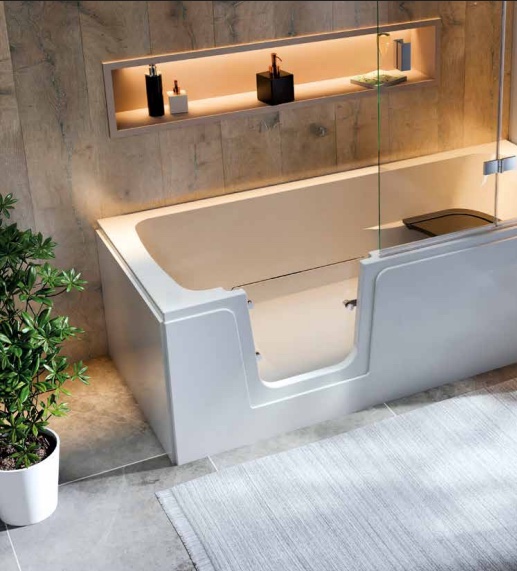 Badewanne mit Wannentür